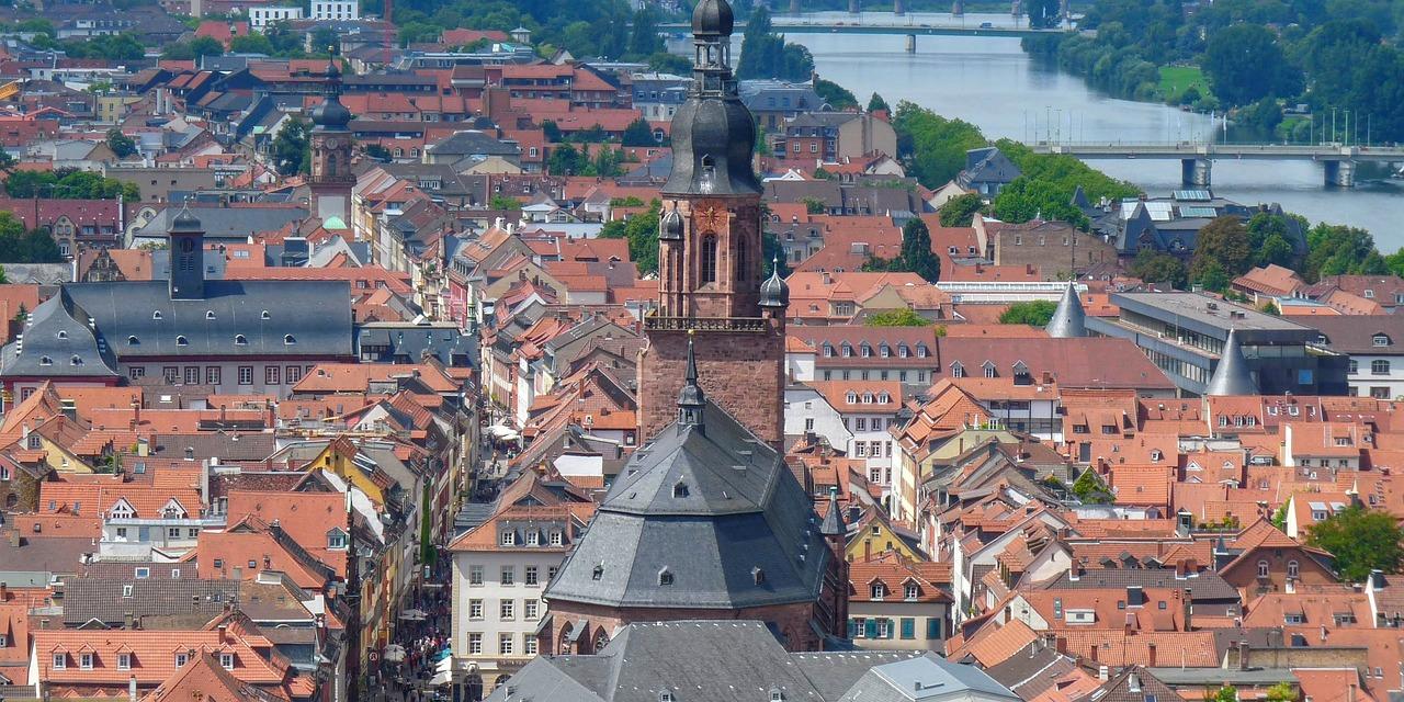 Bild über die Stadt Heidelberg mit Kirchturm